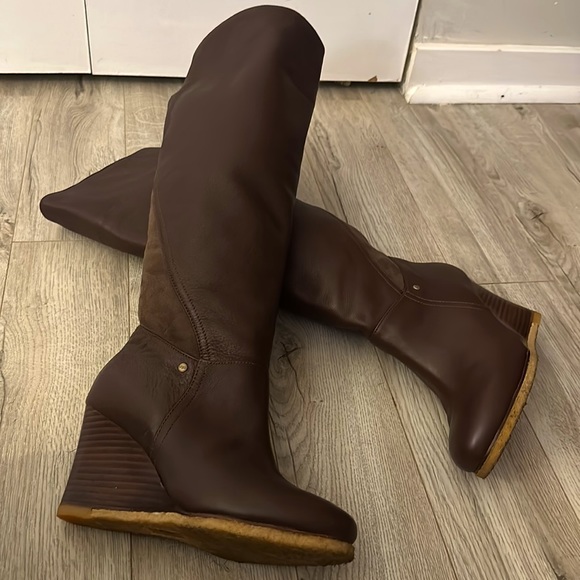 Ugg leather wedge boots - Picture 4 of 9